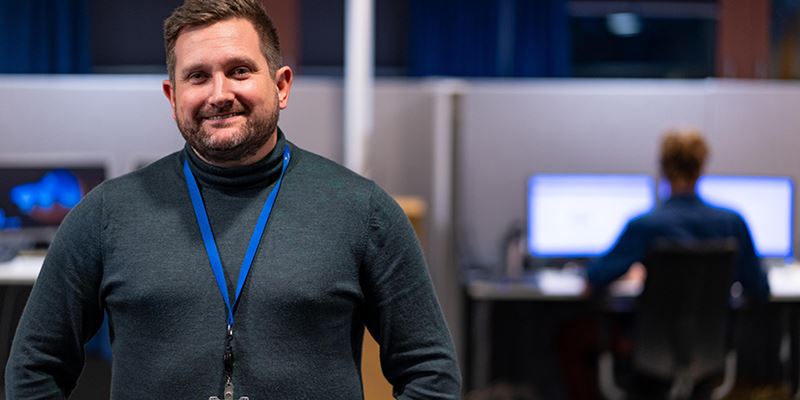 Kristian Stormyr leder et døgnåpent kundesenter i Sparebanken Sør