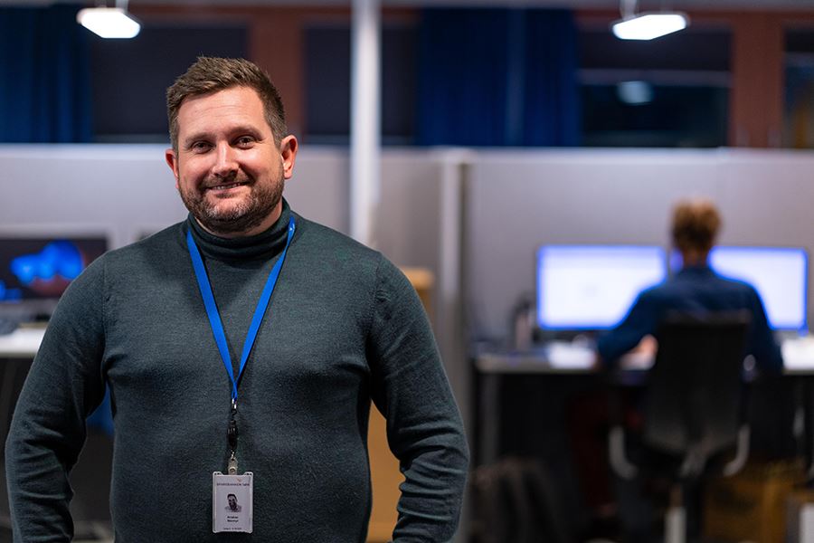 Kristian Stormyr leder et døgnåpent kundesenter i Sparebanken Norge