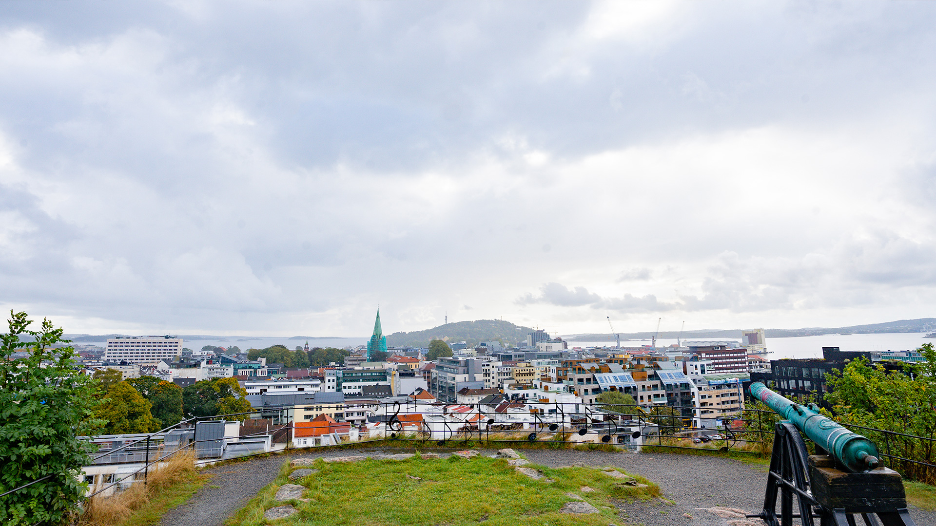 Kristiansand sett fra høyden på Baneheia