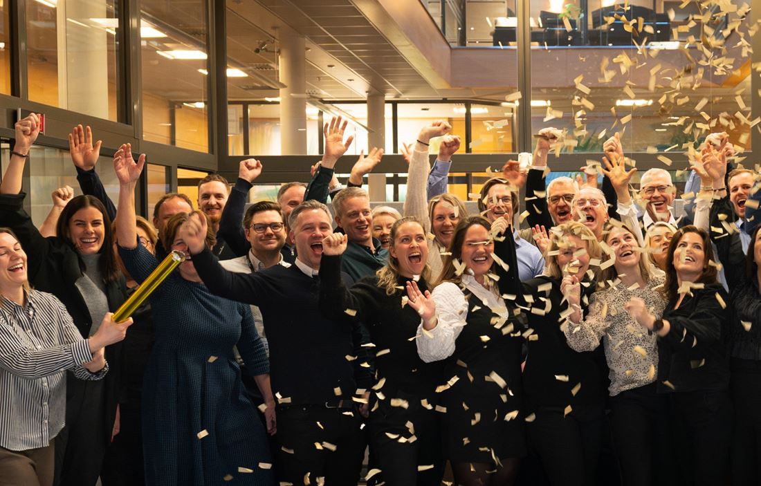 Ansatte i Sparebanken Norge jubler for styrets forslag til rekordstort kundeutbytte