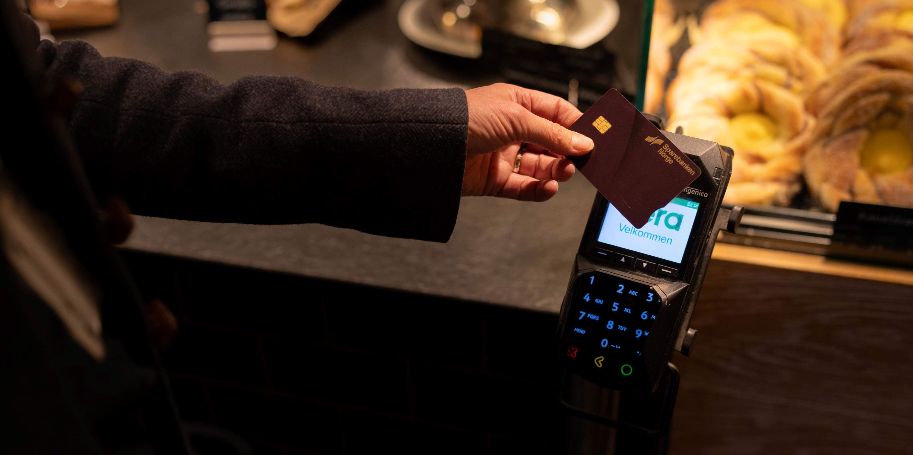 Kredittkortet vårt har fordeler som reiseforsikring og gebyrfrie kontantuttak i utlandet