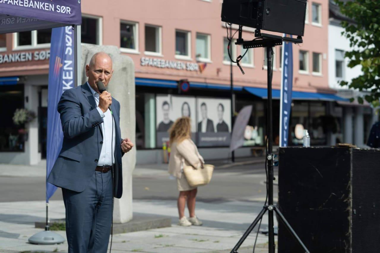 Geir Bergskaug åpner sandefjordkontoret