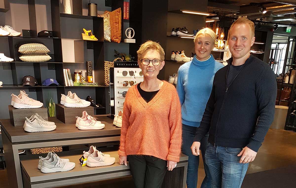 3. generasjon Tønnesen styrer nå Tønnesen Sko som nå har hele 110 ansatte fra Kristiansand til Bryne. På bilde finner du daglig leder Grethe Tønnesen (t.v), Elisabeth Wilhelmsen og Henrik Tønnesen.
