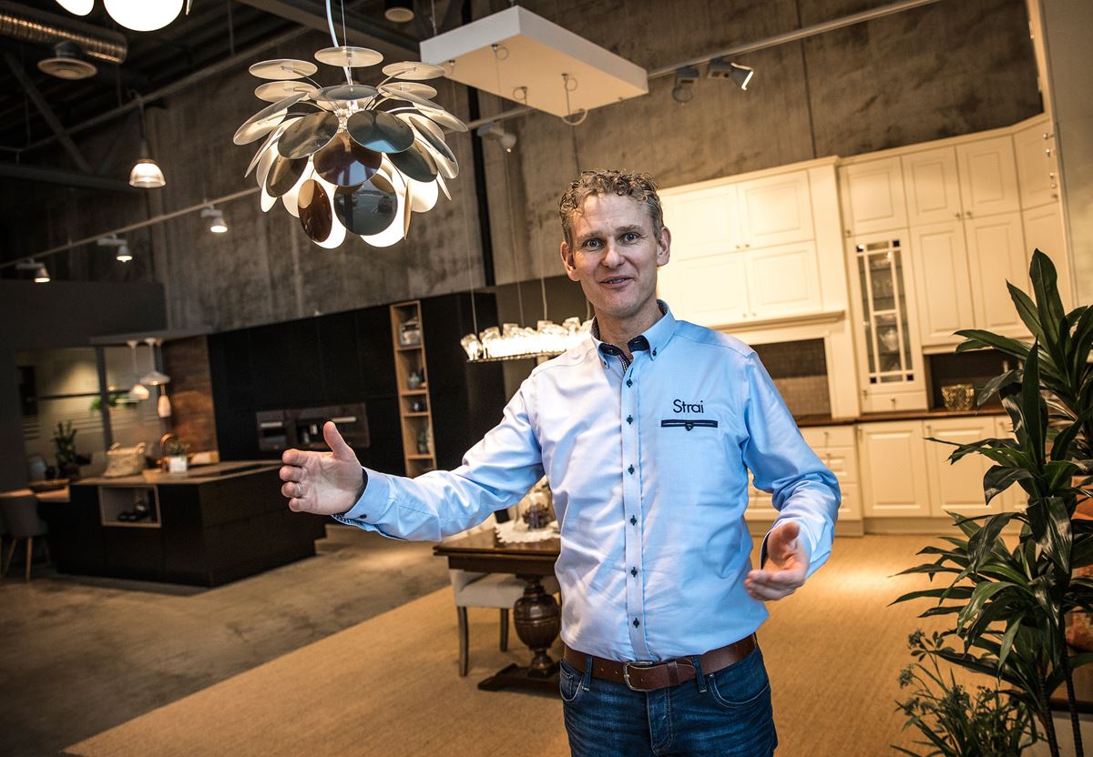 Jan Frode Tobiassen er administrerende direktør i Strai Kjøkken, en bedrift med en lang historie på Sørlandet. Sparebanken Sør er stabil støttespiller når Strai skal ta enda flere steg for å styrke konkurransekraften.