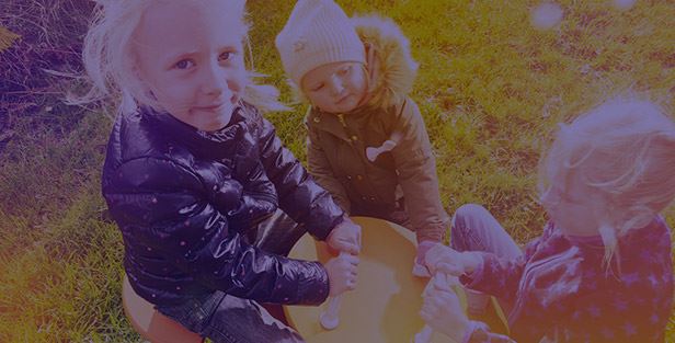 Med barneforsikring sikrer du barnas fremtid og familieøkonomien.