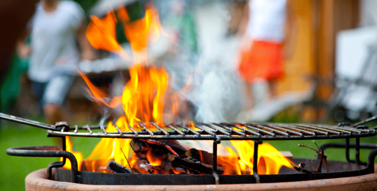 Ha alltid godt med vann, og gjerne et brannslukkingsapparat tilgjengelig ved bålbrenning og grilling