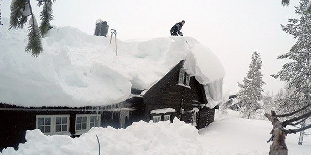 MYE SNØ: Slik ser det ut på mange hytter og hus i indre Agder.