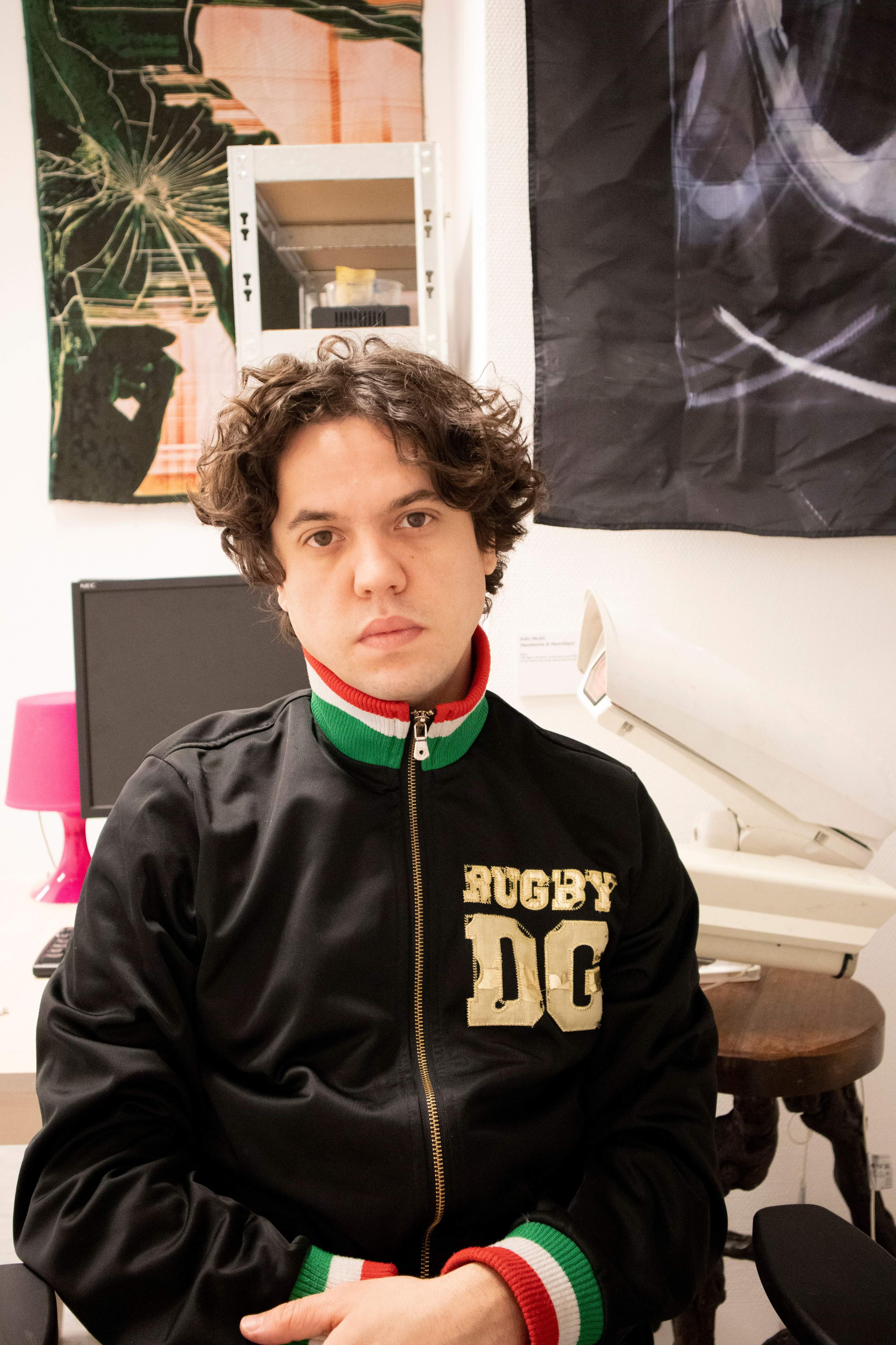 Adin Mušić er nominert til kunstnerprisen Adin Mušić